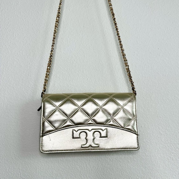 REDUCED 🌸 Tory Burch Quilted Metallic Champagne Crossbody Clutch - Picture 3 of 8